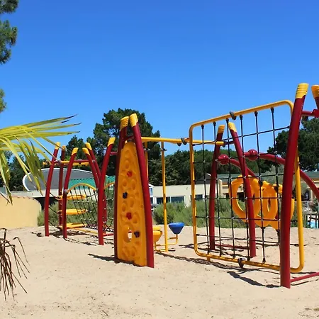 Le Domaine Des Pins 4* 생 힐레르 드 리에