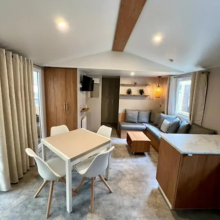 Le Domaine Des Pins 4*