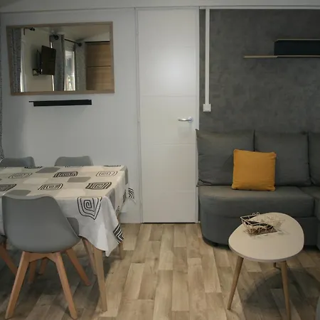 Le Domaine Des Pins 4* 생 힐레르 드 리에