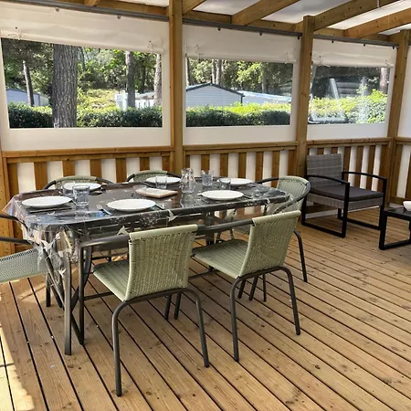 Le Domaine Des Pins 4* 생 힐레르 드 리에