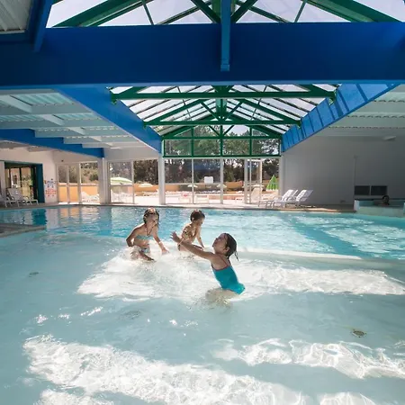 Le Domaine Des Pins Кемпинг