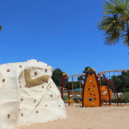 Campsite Le Domaine Des Pins Saint-Hilaire-de-Riez