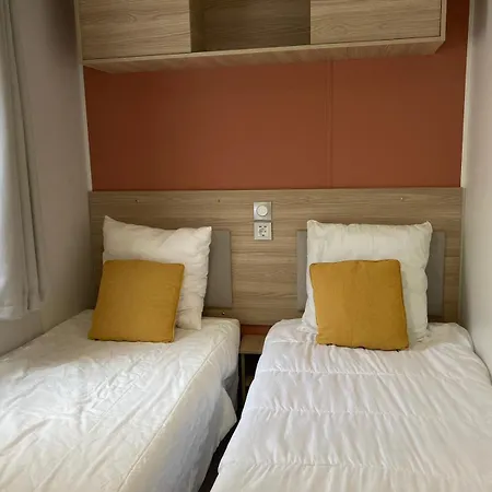 Le Domaine Des Pins Campsite 4*