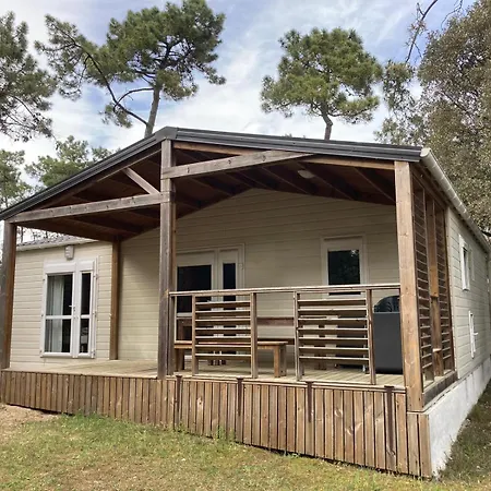 Le Domaine Des Pins Campsite