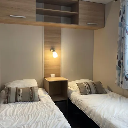 Le Domaine Des Pins Campsite 4*