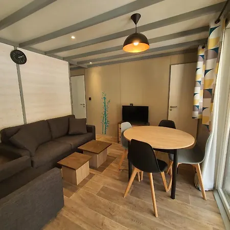 Le Domaine Des Pins 4*