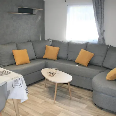 Le Domaine Des Pins Campsite 4*
