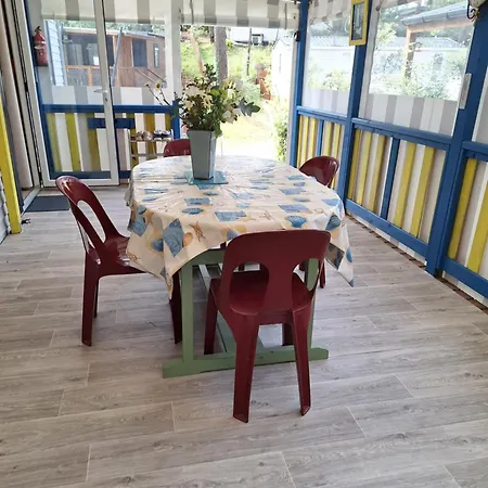 Le Domaine Des Pins 营地