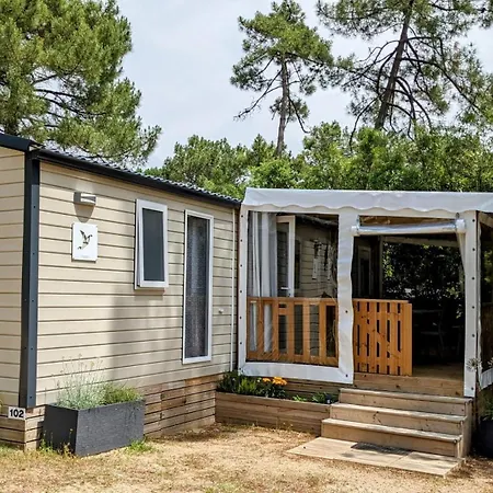 Campsite Le Domaine Des Pins Saint-Hilaire-de-Riez