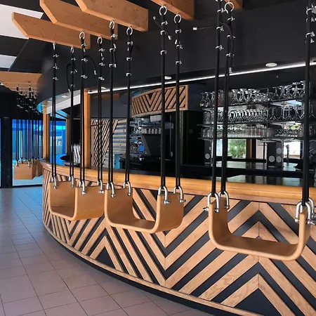 Le Domaine Des Pins Parque de Campismo 4*