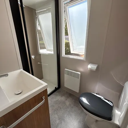 Kemping Le Domaine Des Pins 4*