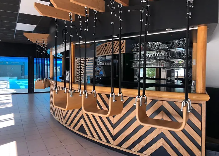 Le Domaine Des Pins مكان تخييم 4*