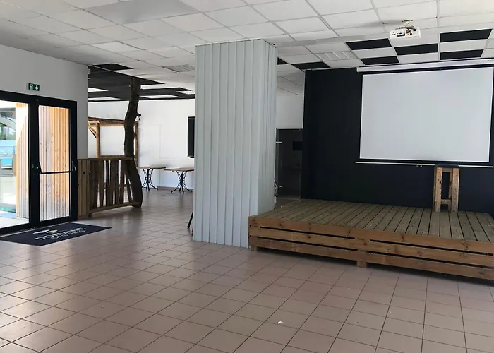 Kamp alanı Le Domaine Des Pins 4*