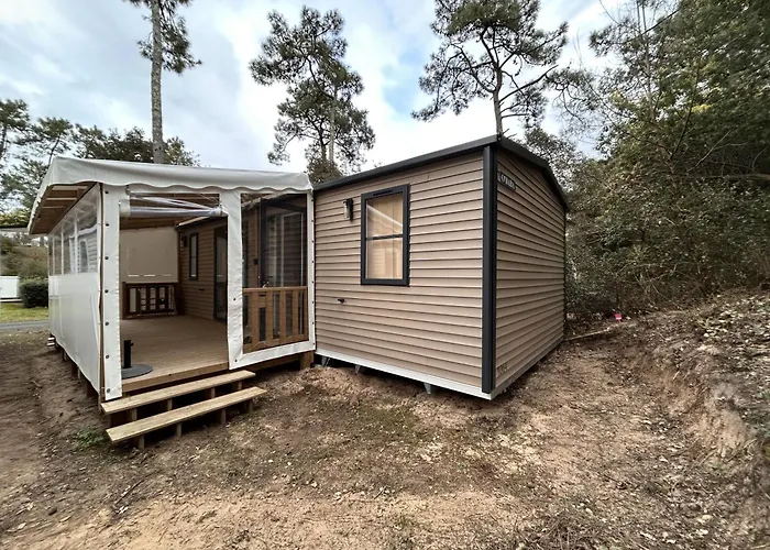 Le Domaine Des Pins 4*