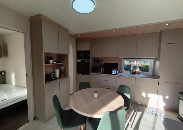 Le Domaine Des Pins 4*