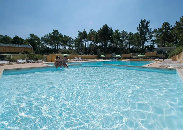 مكان تخييم Le Domaine Des Pins